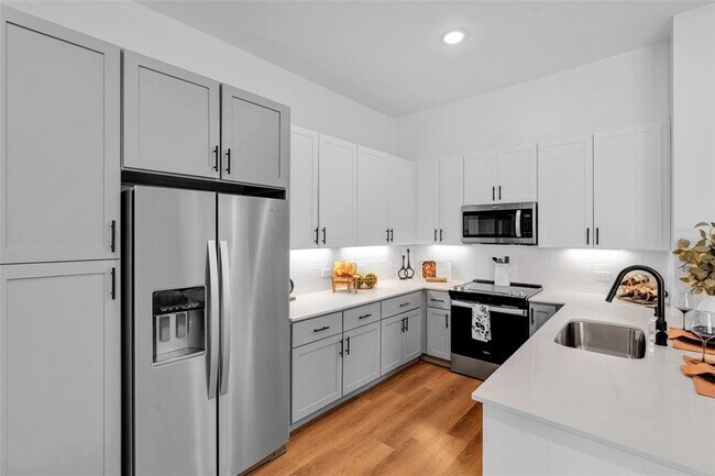 Building Photo - 1652 Spaniel Ave