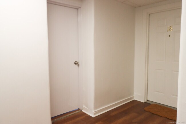 Building Photo - 156 Garfield Ave