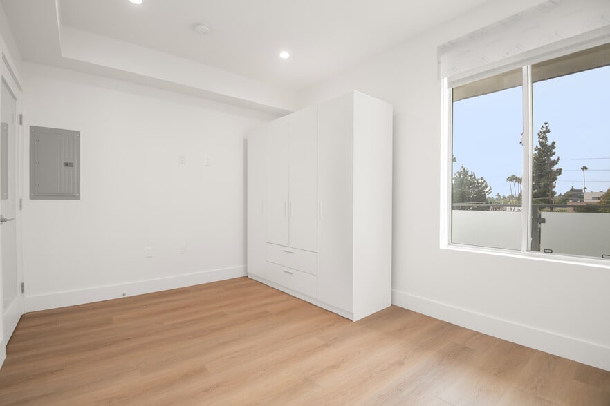 Building Photo - 4418 S Slauson Ave