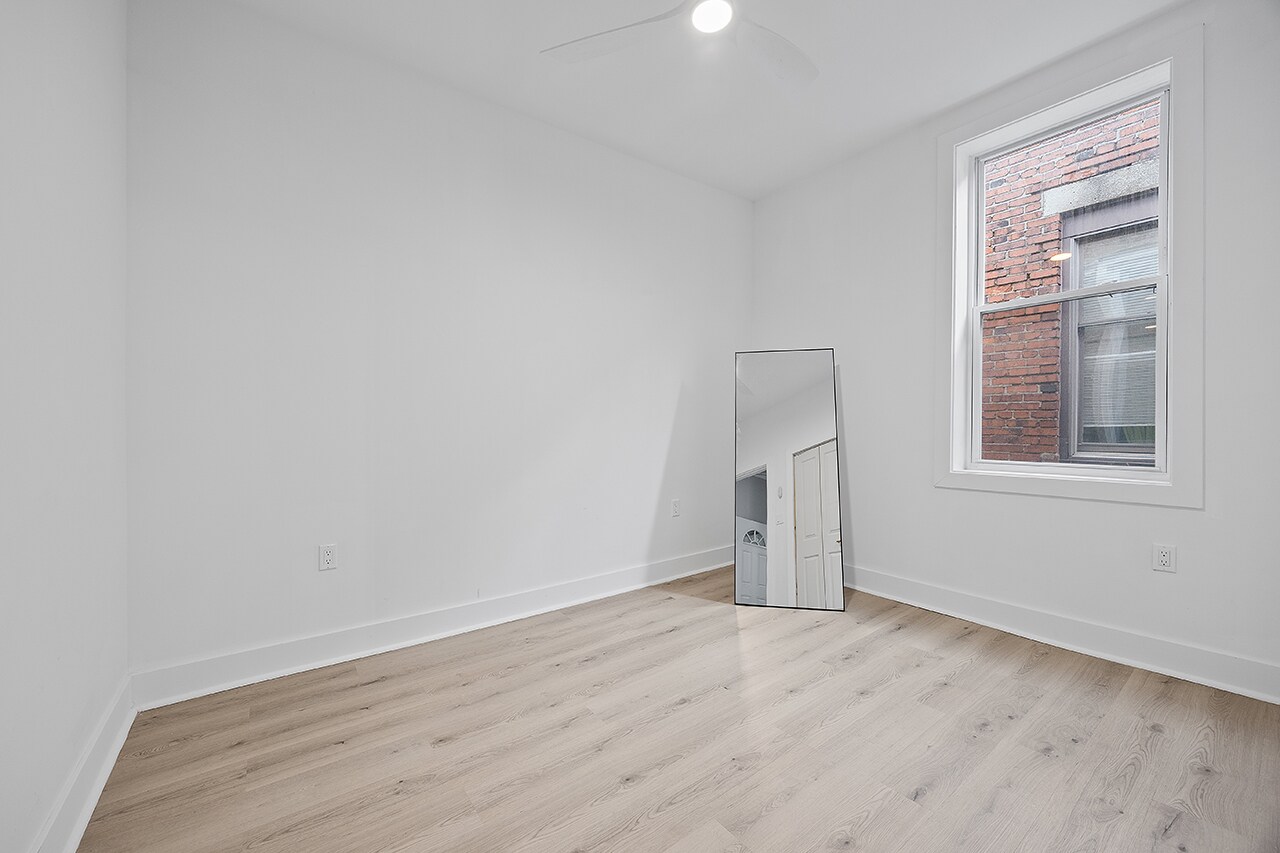 Building Photo - 1109 E Carson St