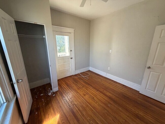 Building Photo - Charming 4bdrm/1.5bth Home Located in Richmond's North Highland Park w/Balcony!!