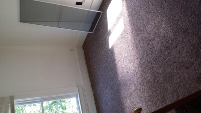 Building Photo - 906 Vine St