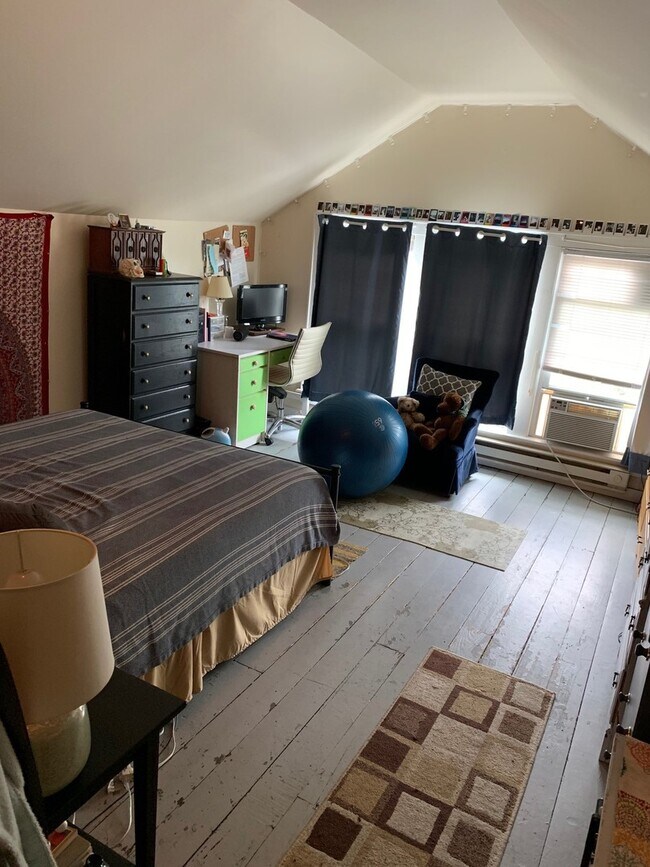 Building Photo - 176 Clinton St