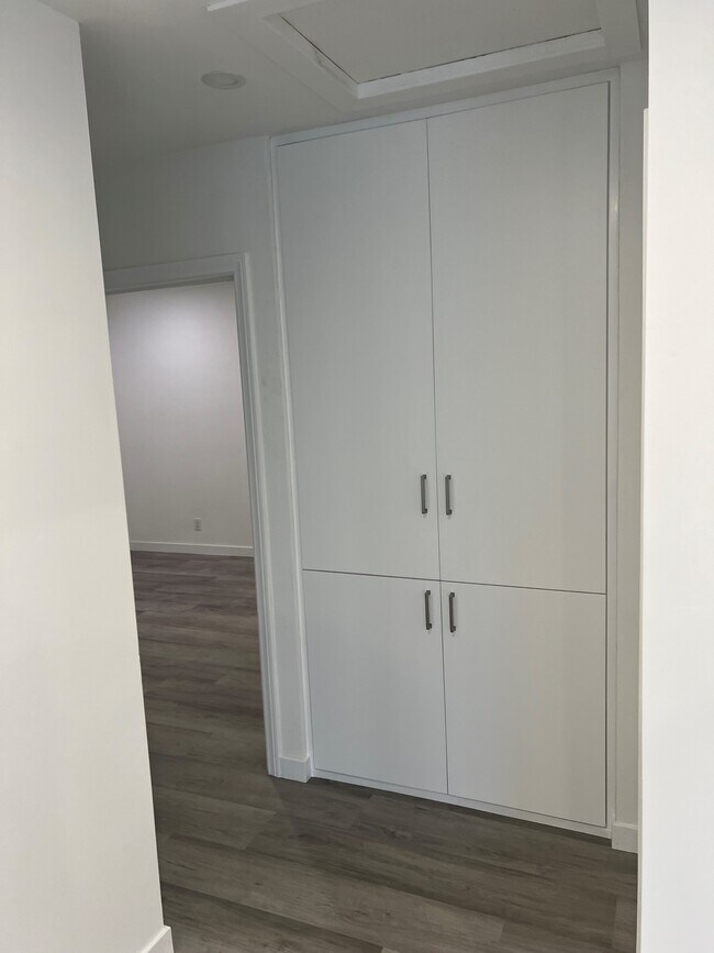 Building Photo - 7512 Tampa Ave