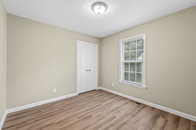 Building Photo - Welcome to this charming 4 bedroom, 2 bathroom home located in Greensboro, NC.