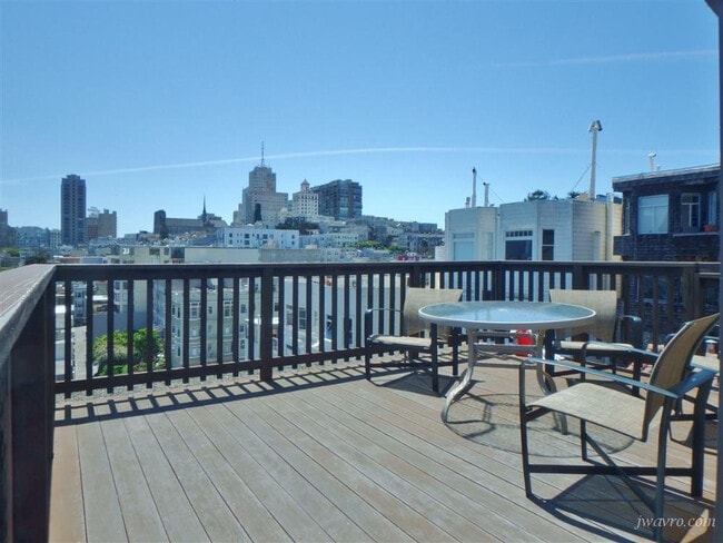 Building Photo - 2 Fallon Pl