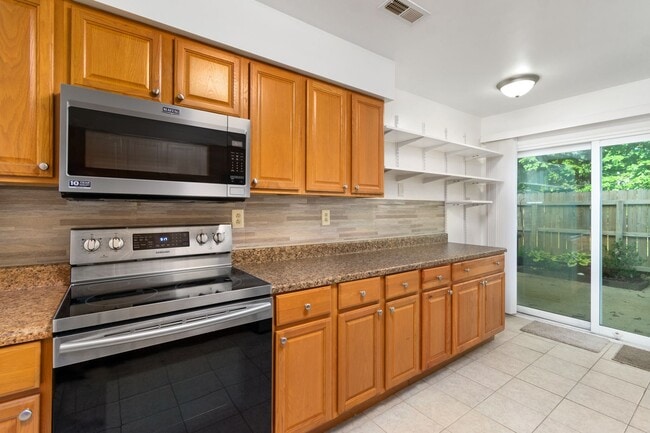 Building Photo - Virginia Beach Townhome