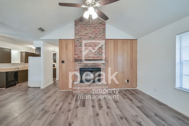 Building Photo - $1,510! 2Bed/2Bath duplex in Arlington! Apply by 12/10 to SAVE $650