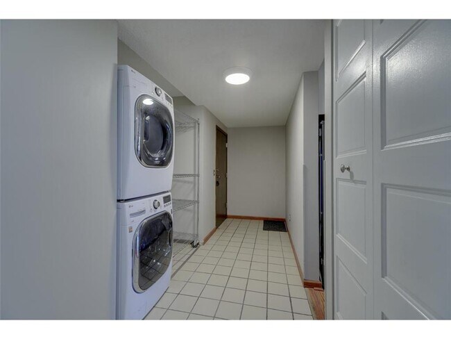 Building Photo - 450 Ford Rd