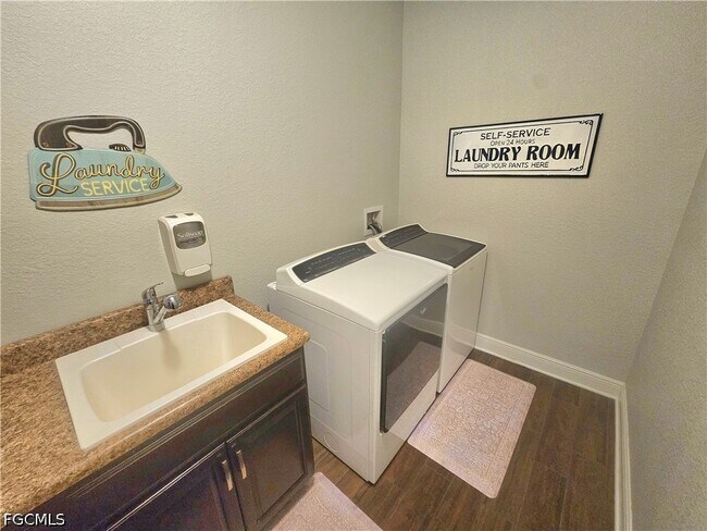 Building Photo - 1919 SW 26th Terrace