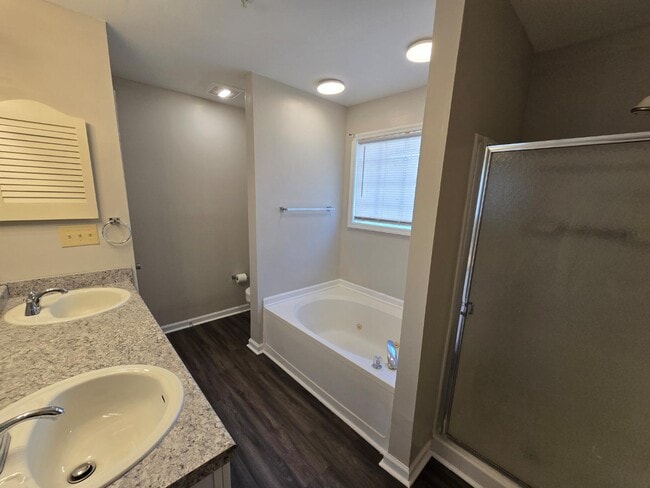 Building Photo - 267 Waterdown Dr