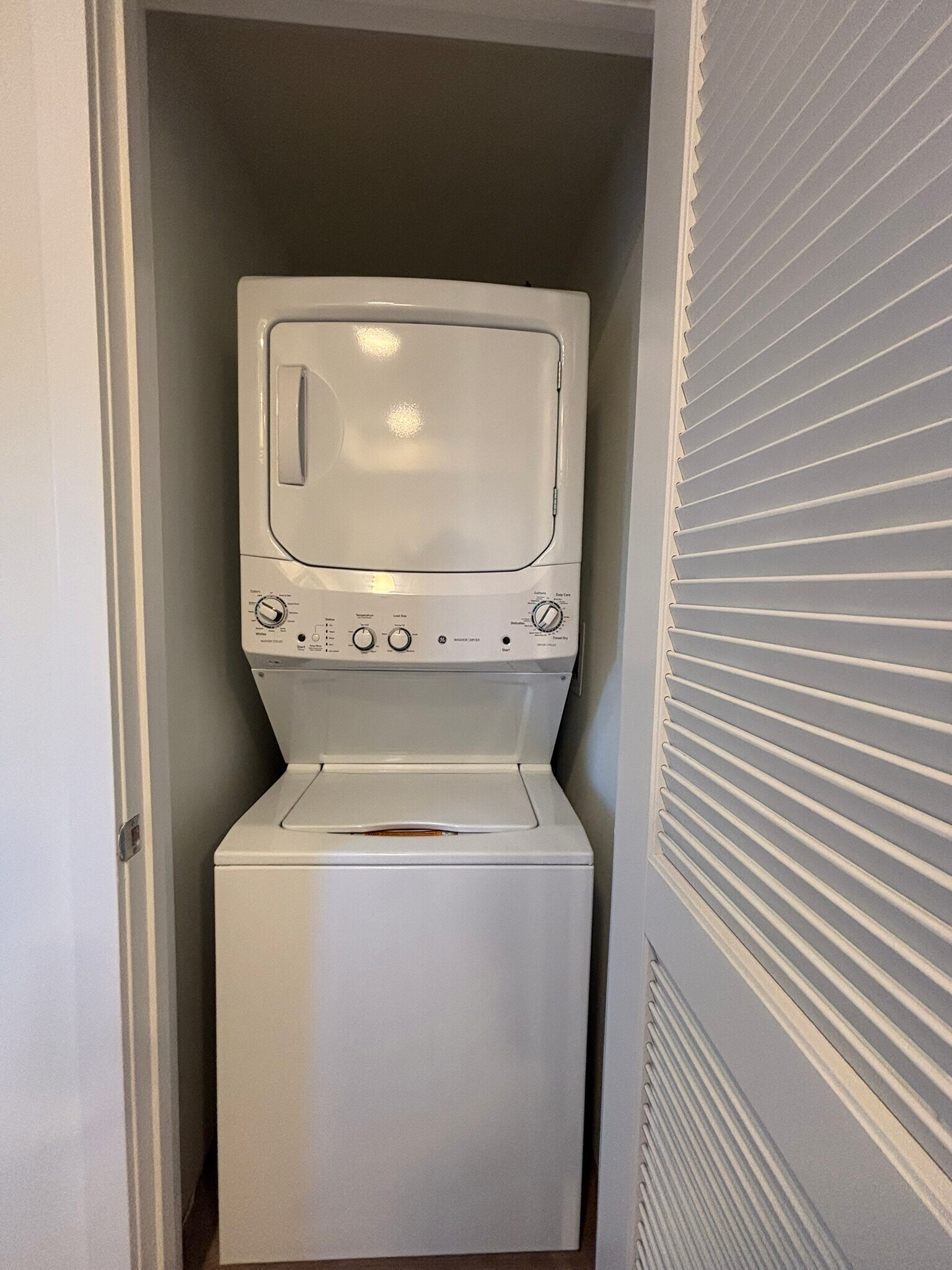 Building Photo - 2385 NE 194th St