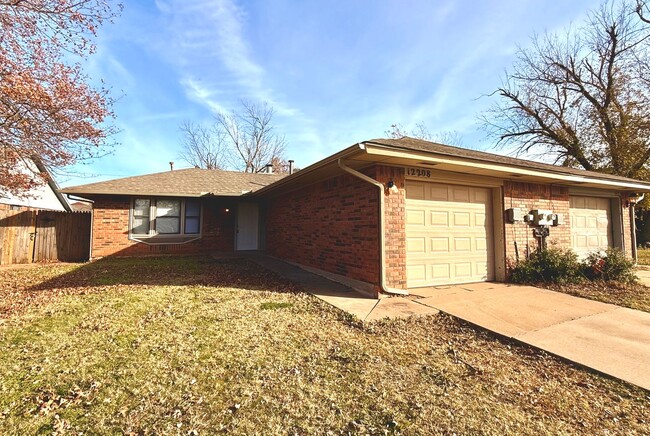 Building Photo - 2BD 1BA Duplex in NW OKC!