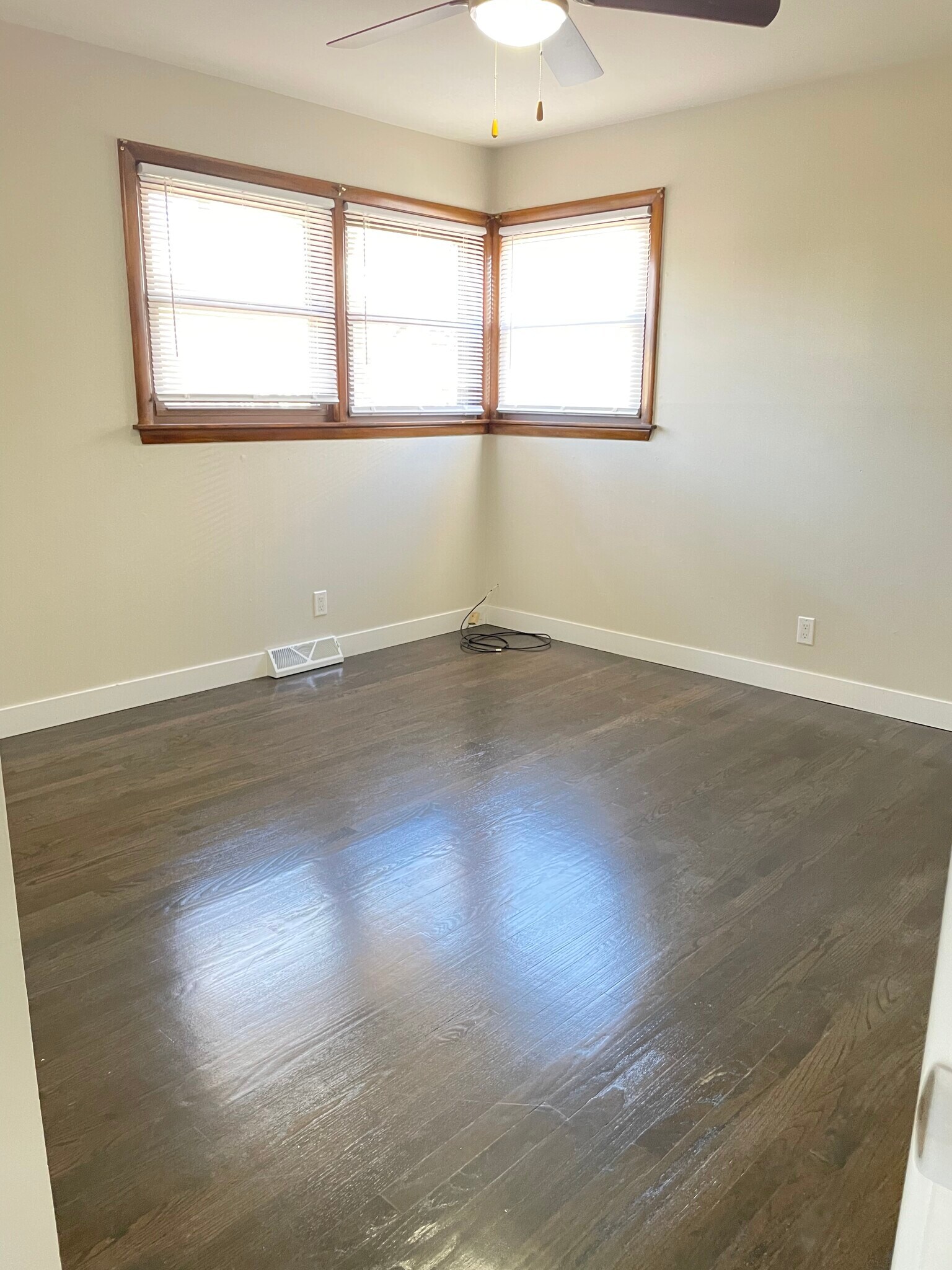 Building Photo - 360 W Oriole Trl