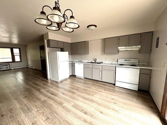 Building Photo - 2 BD - WHEN LOCATION, COMMUNITY AND PRICE MATTER...THIS IS THE PLACE FOR YOU!