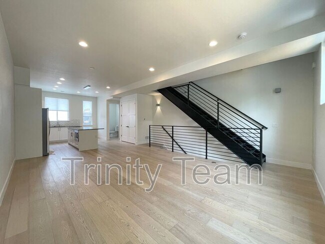 Building Photo - 4100 E Iliff Ave