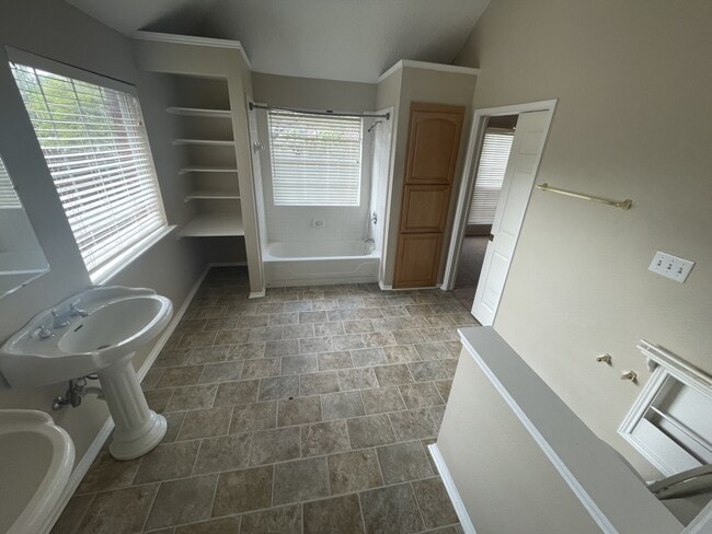 Building Photo - 6720 Tabor Dr