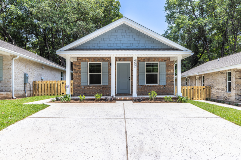 Primary Photo - 452 Reeves St