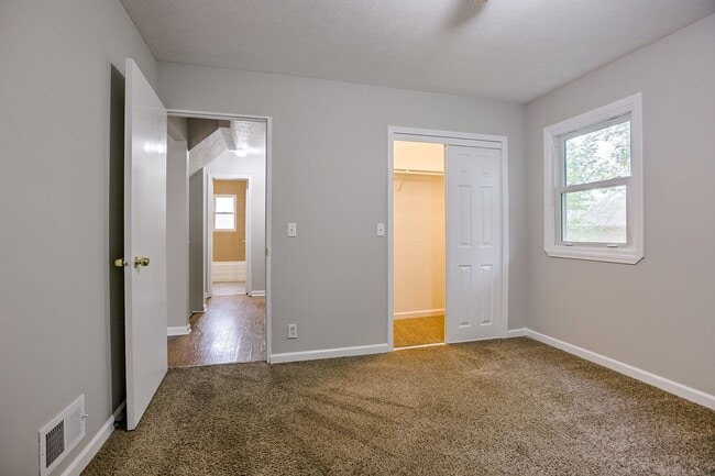 Building Photo - 4 Bedroom Home-Move In Special