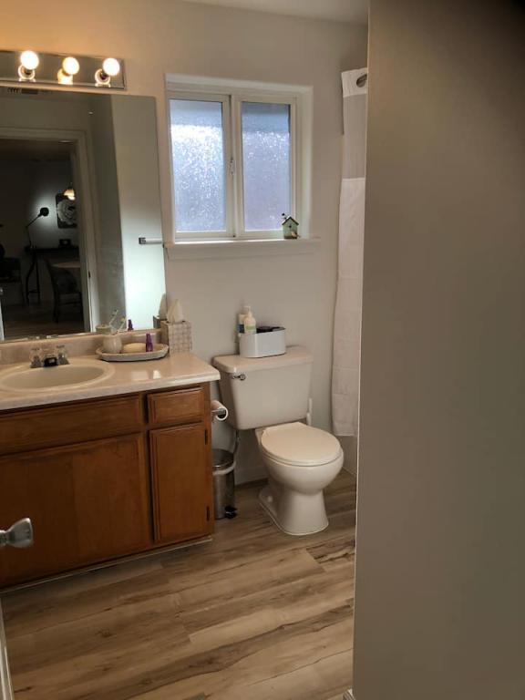 Building Photo - 525 Primrose Dr