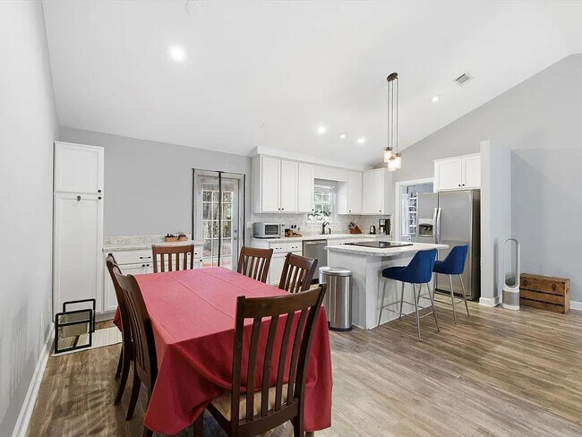 Building Photo - 47 Meadowlark Dr