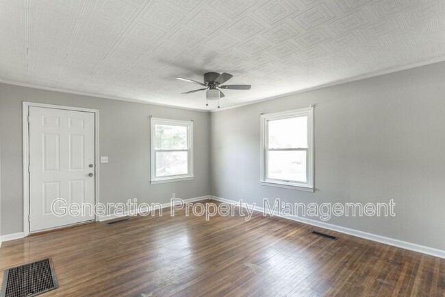 Building Photo - 5501 Rosemont Dr