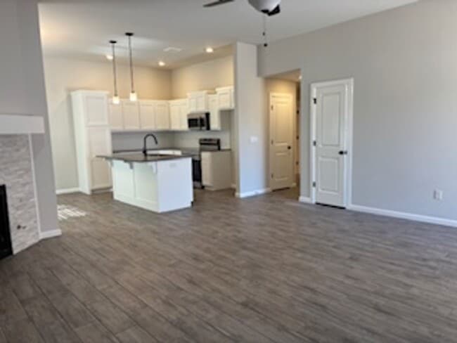 Building Photo - Beautiful New Home!