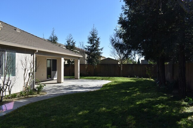 Building Photo - 2261 Pillsbury Rd