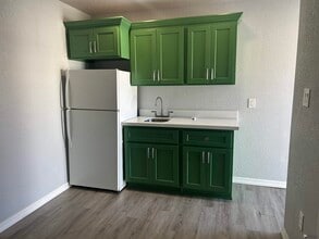 Building Photo - 640 S 1st Ave