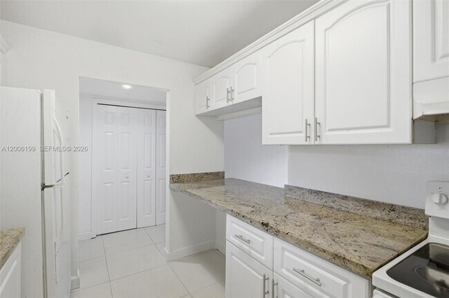 Building Photo - 183 Lakeview Dr