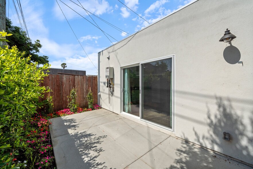 Building Photo - 5136 Hillcrest Dr