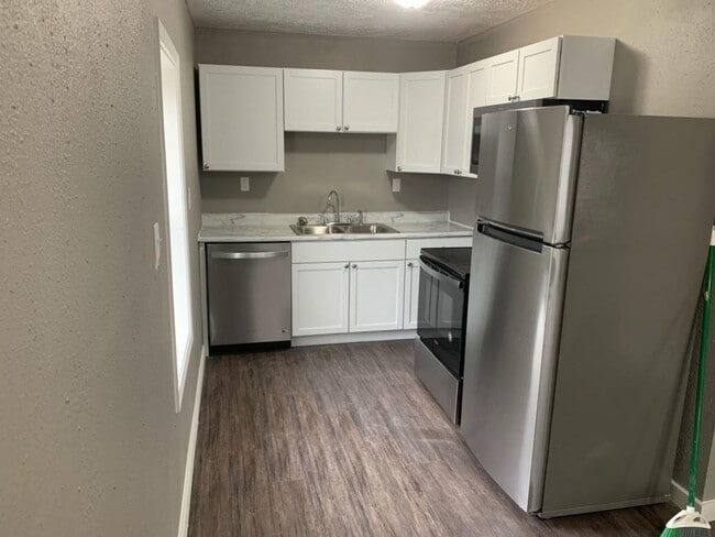 Building Photo - Newly remodeled 2 bedroom home