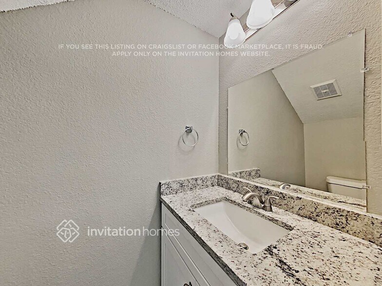 Building Photo - 7992 Roundtable Rd