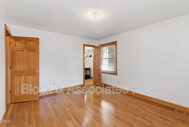 Building Photo - 1200 Boxwood Ln