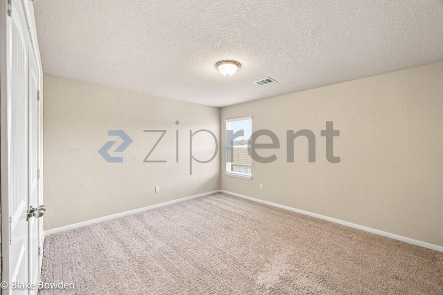 Building Photo - Unit 1