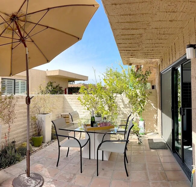 Building Photo - 2303 Los Patos Dr