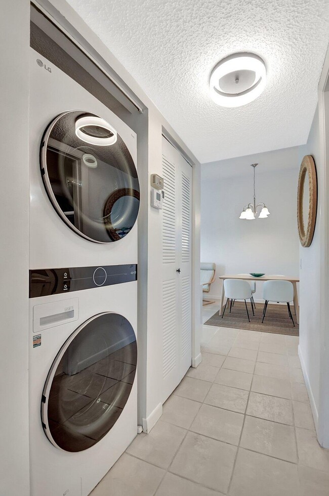 Building Photo - 621 Waterside Dr