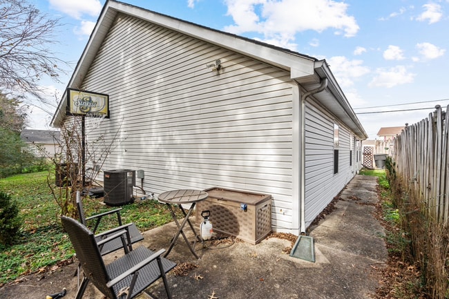 Building Photo - 1576 Chariot Dr