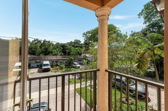 Building Photo - 1721 SW 23rd St