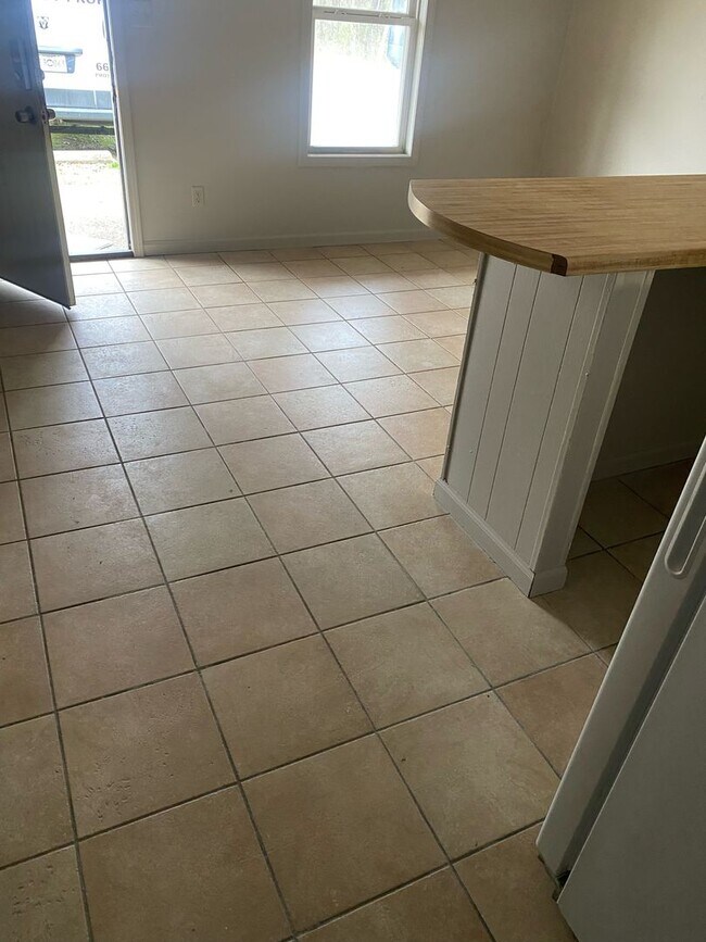 Primary Photo - Monthly Paid Rent