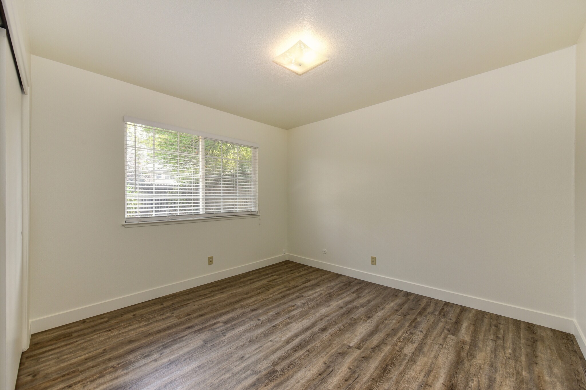 Building Photo - 527 Scripps Dr