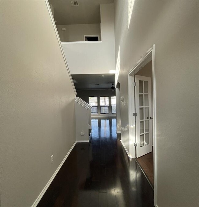 Building Photo - 1542 Haynie Bend