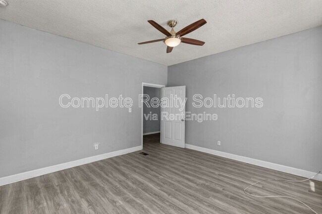 Building Photo - 5866 Etzel Ave