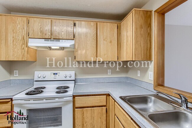 Building Photo - 15470 SW Donna Ct