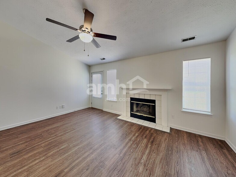 Building Photo - 2154 Meadow Glen Blvd