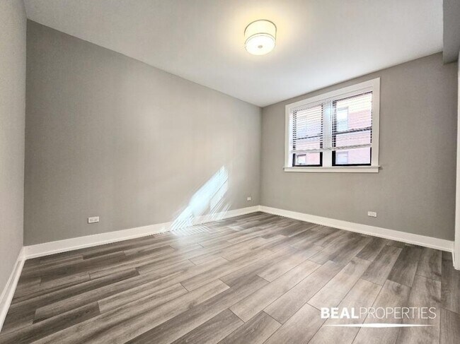 Building Photo - 1 bedroom in CHICAGO IL 60613