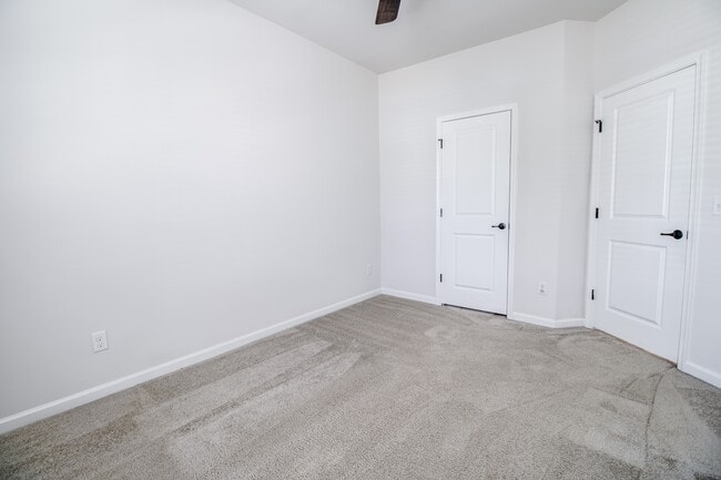 Building Photo - 2048 Oglethorpe Dr