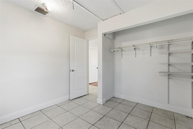 Building Photo - 502 Tweed Ave