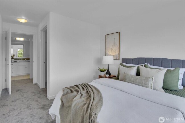 Building Photo - 1909 10th Ave W