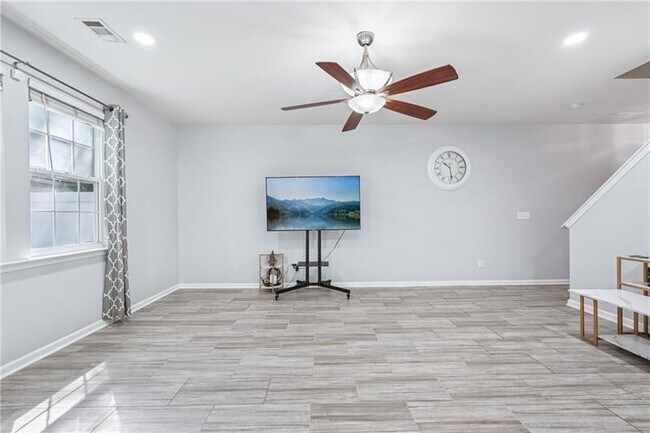 Building Photo - 545 Windstone Trail